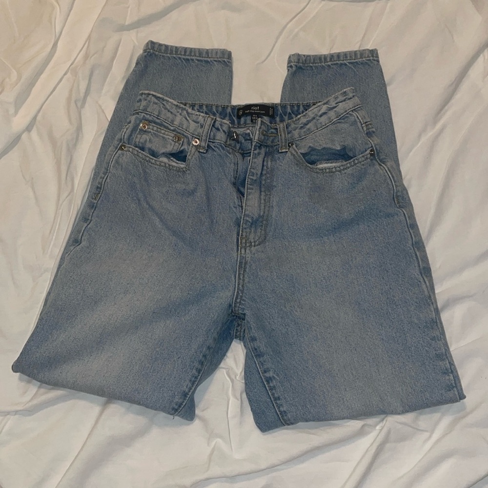 Riot | high rise mom jean size US 4